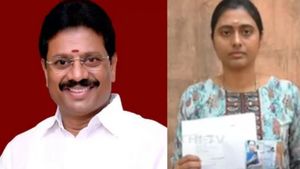 400 பவுன் தரலைல்ல! ஓட்டுரிமை மட்டும் எதுக்கு! மருமகளை அடைத்து வைத்ததாக மாஜி எம்எல்ஏ மீது புகார் 