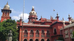  “தவறான புகாரால் சிறையில் இருக்கிறோம்”.. திமுக எம்எல்ஏ மகன், மருமகள் நீதிமன்றத்தில் முறையீடு!
