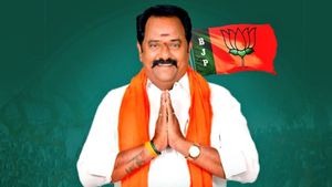ஊருக்காக சாலை அமைக்க சொந்த வீட்டையே ஜேபிசி வைத்து இடித்து ஒப்படைத்த பாஜக எம்எல்ஏ 