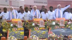 திருப்பூரில் பூக்களோடு பறந்து வந்த 