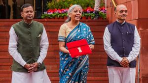 அடுத்த 5 ஆண்டுகளில் 2 கோடி பேருக்கு வீடுகள்..பட்ஜெட்டில் உறுதியளித்த நிதியமைச்சர் நிர்மலா சீதாராமன்