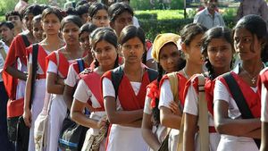 சென்னையில் அரசுப் பள்ளிகளுக்கு விடுமுறை.. இன்று மாணவர்களுக்கு ரூ.1000 உதவித் தொகைக்கான தேர்வு 