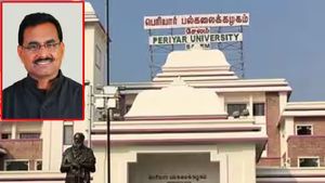  சேலம் பெரியார் பல்கலைக்கழக பதிவாளர் தங்கவேலு சஸ்பெண்ட் - தமிழக அரசு அதிரடி உத்தரவு