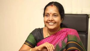 தென் கைலாயம்.. வெள்ளியங்கிரி மலையேற தடை.. சேகர்பாபுவிற்கு கடிதம் எழுதிய வானதி சீனிவாசன் 