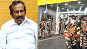அமைச்சர் முத்துசாமியை தடுத்து நிறுத்திய பாதுகாப்பு படை! கோவை ஏர்போர்ட்டில் கடும் வாக்குவாதம்! 