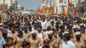 திருவள்ளூர் அண்ணாமலை நடைபயணத்தில் திருடர்கள் கைவரிசை.. ஐந்து பேருக்கு அடுத்தடுத்து நடந்த சம்பவம் 