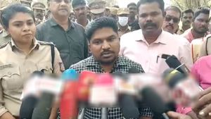 ஒரே ரூமில் 8 பேர்.. இதான் விபத்துக்கு காரணம்! விருதுநகர் பட்டாசு ஆலை விபத்து பற்றி ஆட்சியர் விளக்கம்