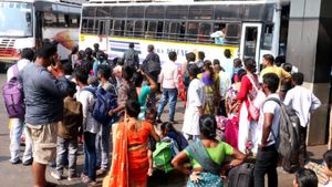 செம! சென்னையில் நாளை கூடுதலாக 150 பேருந்துகள்.. ரயில்கள் ரத்து செய்யப்பட்டதால் உடனே வந்த எம்.டி.சி!