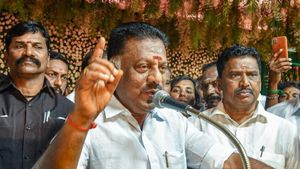  எடப்பாடி நிறுத்தும் வேட்பாளர்களை டெபாசிட் இழக்கச் செய்வோம்.. சபதம் எடுத்த ஓபிஎஸ்! கூடவே டிடிவி!