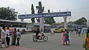 கோவையில் குண்டும் குழியுமான சாலைகள்..  மாநகராட்சிக்கு பறந்த அபராதம்.. நீதிமன்றம் சொன்னதுதான் ஹைலைட் 