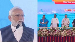 மேடையில் பக்கத்தில் இருந்தும்.. கனிமொழி பெயரை புறக்கணித்த மோடி! அமைச்சர் அனிதாவுக்கு அழைப்பே இல்லை! 