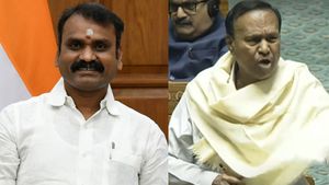  எல். முருகன் தலித் மினிஸ்டர்.. அவரை Unfit என டிஆர் பாலு சொல்வதா? லோக்ச்பாவில் ட்விஸ்ட் செய்த பாஜக!