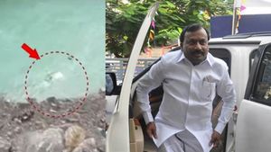 சட்லஜ் ஆற்றில் விழுந்த கார்! மகன் வெற்றி எங்கே? பதைபதைப்புடன் இமாச்சல் விரைந்த சைதை துரைசாமி 