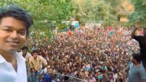 தொண்டர் மனதை நோக விடாத விஜய்! கழுத்தில் விழ வேண்டிய பூமாலை ஜஸ்ட் மிஸ்ஸிங்! 