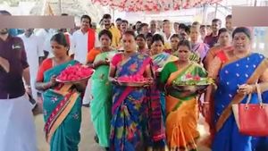 பள்ளிவாசல் திறப்புவிழா!  ஊர் மணக்க பூ, பழ சீர்வரிசை கொண்டு சென்ற இந்துக்கள்! திருவாரூரில் நெகிழ்ச்சி