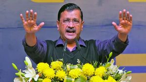 அரவிந்த் கெஜ்ரிவாலுக்கு டெல்லி கிரைம் பிராஞ்ச் போலீசார் திடீர் நோட்டீஸ்.. டென்ஷனில் ஆம் ஆத்மி 