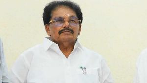 KKSSR வழக்கு.. ஹைகோர்ட் தலைமை நீதிபதி அனுமதிக்கும் முன்பே தனிநீதிபதி விசாரணை - பதிவாளர் அறிக்கை 