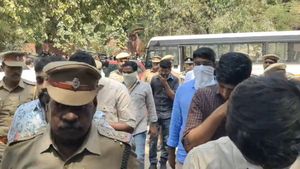 நாட்டையே அதிர வைத்த பொள்ளாச்சி பாலியல் பலாத்கார வழக்கு: 9 பேர் கோர்ட்டில் ஆஜர்.. வீடியோ ஆதாரம் ஆய்வு