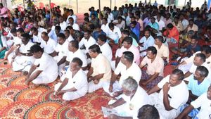 ராமேஸ்வரம் மீனவர்களின் உண்ணாவிரத போராட்டம் தற்காலிக வாபஸ் 