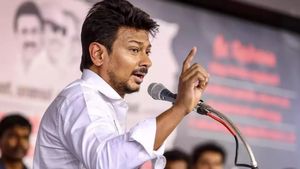 நெருங்கும் லோக்சபா தேர்தல்! துரத்தும் சனாதனம் சர்ச்சை.. பாட்னா கோர்ட்டில் இன்று ஆஜராவாரா உதயநிதி? 