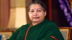 ஜெயலலிதாவின் நகைகளை எடுத்து செல்ல 6 இரும்பு பெட்டிகள்.. தமிழ்நாடு அரசுக்கு கர்நாடகா கோர்ட் உத்தரவு! 