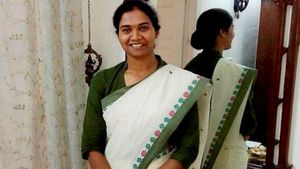 யூபிஎஸ்சியில் ‛டாப்’.. 2வது குழந்தையையும் அரசு மருத்துவமனையில் பெற்ற ஐஏஎஸ்.. முன்னுதாரணமான நந்தினி! 