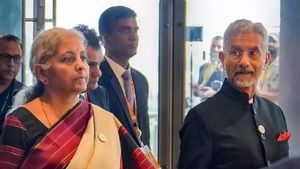 லோக்சபா தேர்தலில் நிர்மலா சீதாராமன் - ஜெய்சங்கர் போட்டி? ஸ்கெட்ச் கர்நாடகாவில்!