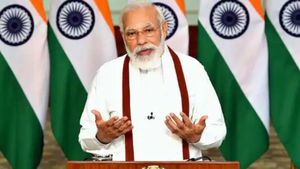 ஈரோடு மஞ்சள் மாலை.. நீலகிரி கைத்தறி துண்டு.. மோடிக்கு பிரம்மாண்ட வரவேற்பு 