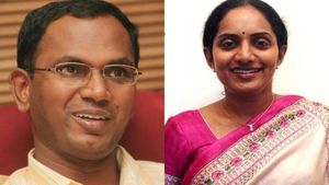 மூத்த ஐஏஎஸ் அதிகாரிகள் இடமாற்றம்.. தமிழக அரசு அதிரடி உத்தரவு!