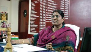  8 ஐஏஎஸ் அதிகாரிகள் பணியிட மாற்றம்.. திருச்சி, நாகர்கோவிலுக்கு புதிய கமிஷனர்கள்.. தமிழக அரசு அதிரடி!