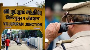 விழுப்புரத்தில் அதிரடி.. போலீசை தாக்கி தப்ப முயன்ற கொள்ளையன் மீது துப்பாக்கிச்சூடு.. பரபர சம்பவம் 