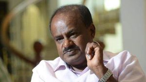  காவிரி பாயும் மண்டியாவில் மாஜி முதல்வர் குமாரசாமி போட்டி.. பாஜகவை நம்பிய சுயேச்சை எம்பிக்கு ‛கல்தா’ 