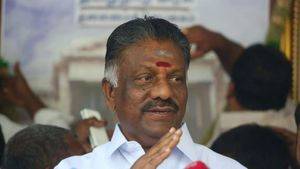 ஓ.பன்னீர்செல்வம் அதிரடி முடிவு.. ஒரே ஒரு தொகுதியில் தனி சின்னத்தில் போட்டி.. எந்த தொகுதி தெரியுமா?