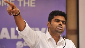 ‘பள்ளி வாகனங்களைப் பிடுங்கிக் கொள்ளும் உரிமையை, திமுக அரசுக்கு யார் கொடுத்தது?’ அண்ணாமலை கண்டனம் 