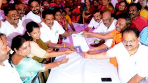 தூத்துக்குடி தொகுதியில் மீண்டும் களமிறங்கும் கனிமொழி! முறைப்படி இன்று விருப்பமனுத் தாக்கல்! 