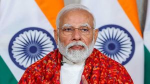  ரயில் கட்டணம், சமையல் கேஸ் சிலிண்டர்.. தற்போது பெட்ரோல்.. மத்திய அரசின் 3 பெரிய அறிவிப்புகள் 