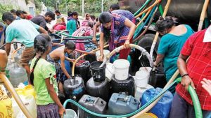 தண்ணீர் இல்லாமல் திணறும் ஐடி தலைநகர்.. பெங்களூர் தண்ணீர் பஞ்சத்திற்கு உண்மையில் என்ன தான் காரணம்! 