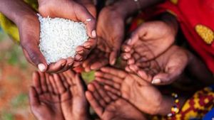 பட்டினியால் தவிக்கும் இந்திய குழந்தைகள்! பாகிஸ்தான், வங்கதேசத்தை விட மோசம்.. ஆய்வில் ஷாக் 