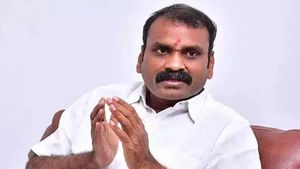 ‛‛கடனில் இருக்கும் மத்திய அமைச்சர்’’..  நீலகிரி பாஜக வேட்பாளர் எல் முருகன் சொத்து மதிப்பு எவ்வளவு? 