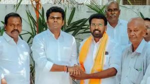 மச்சான் கம்யூனிஸ்ட் எம்.பி.. மாமா, அப்பா முன்னாள் எம்.பிக்கள்.. யார் இந்த பாஜக வேட்பாளர் SGM ரமேஷ்?
