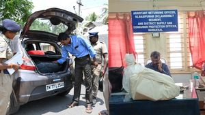  தேர்தல் நேரத்தில்.. “மூட்டையில் தங்கம்”! 29 கிலோ.. 6.2 கோடி.. பறிமுதல் செய்த பறக்கும் படை! பரபர!