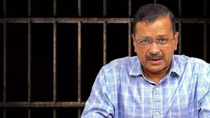சிறையில் இருந்தபடியே முதல் ஆர்டரை போட்ட கெஜ்ரிவால்.. பரபரக்கும் டெல்லி அரசு! என்ன உத்தரவு தெரியுமா 