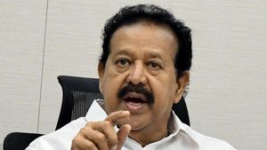 பொன்முடிக்கு பெரும் நிம்மதி! 3 ஆண்டுகள் சிறை தண்டனை நிறுத்தி வைப்பு.. உச்ச நீதிமன்றம் உத்தரவு 
