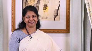 பிஎம்டபிள்யூ கார் உள்பட ரூ.47.32 கோடிக்கு சொத்து வைத்துள்ள கனிமொழி.. கடனும் இருக்காமே! 
