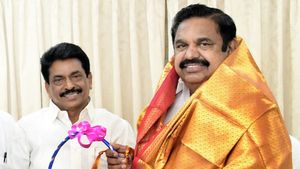 அதிமுக கூட்டணியில் தேனி தொகுதியில் நான் போட்டியிடுவேன்.. ஃபார்வர்டு பிளாக் பிவி கதிரவன் பரபர!