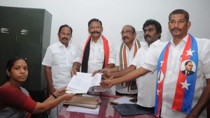 சேலம் திமுக வேட்பாளர் செல்வகணபதி வேட்பு மனு ஏற்பு.. தேர்தல் அலுவலர் அறிவிப்பு! பின்னணி இதுதான்!