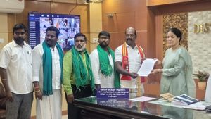 வேட்புமனு தாக்கலன்று 