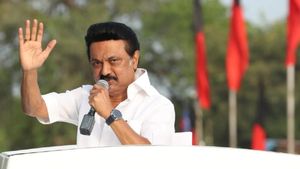 வச்ச குறி தப்பாது.. யாருக்கிட்ட?! முட்டி மோதிய தலைகளை ‘கூல்’ செய்து நினைத்ததை முடித்த ஸ்டாலின்!