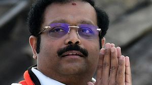  சூடுபிடிக்கும் வேலூர் தொகுதி.. வேட்புமனுவை தாக்கல் செய்தார் கதிர் ஆனந்த்! வாய்ப்பு எப்படி? 