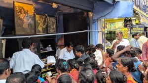 திருநெல்வேலி இருட்டு கடை அல்வாவிற்கு அல்வா கொடுத்த கும்பல்.. கடைசியில் இப்படி இறங்கிடாங்களே